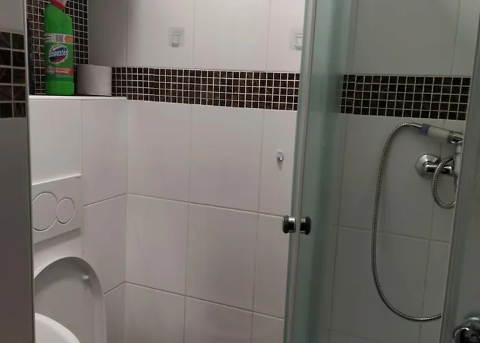 Appartamento Basement Close To Train Station *