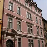Basement Close To Train Station Apartamento Bratislava