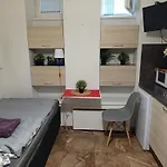 Basement Close To Train Station *