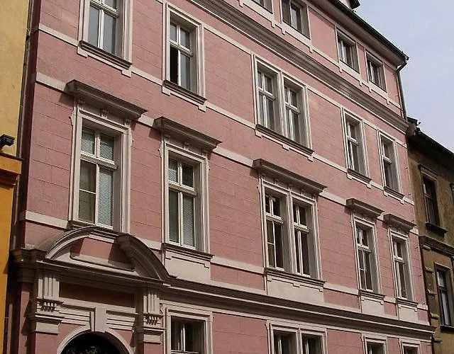 Basement Close To Train Station Appartement Bratislava