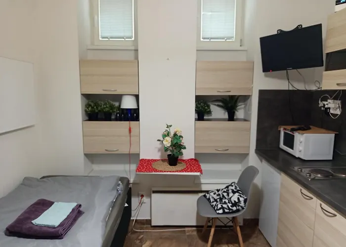 아파트 Basement Close To Train Station *